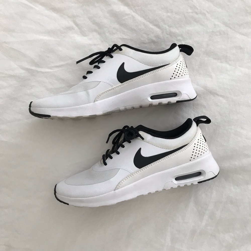 White Nike Air Max Thea